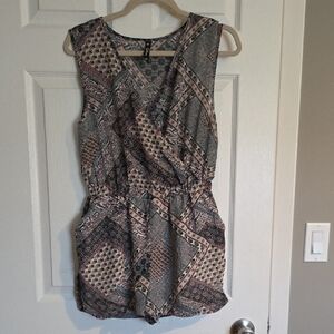 Sleeveless Patterned Romper in Taupe & Black